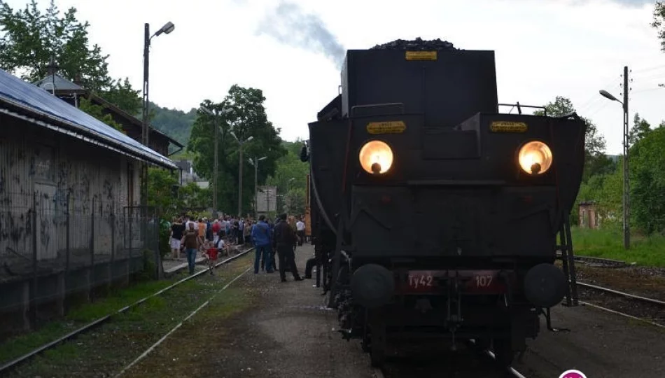 Retro-pasjonaci podziwiali pociąg na stacji - zdjęcie 1