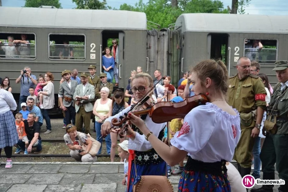 Retro-pasjonaci podziwiali pociąg na stacji - zdjęcie 2