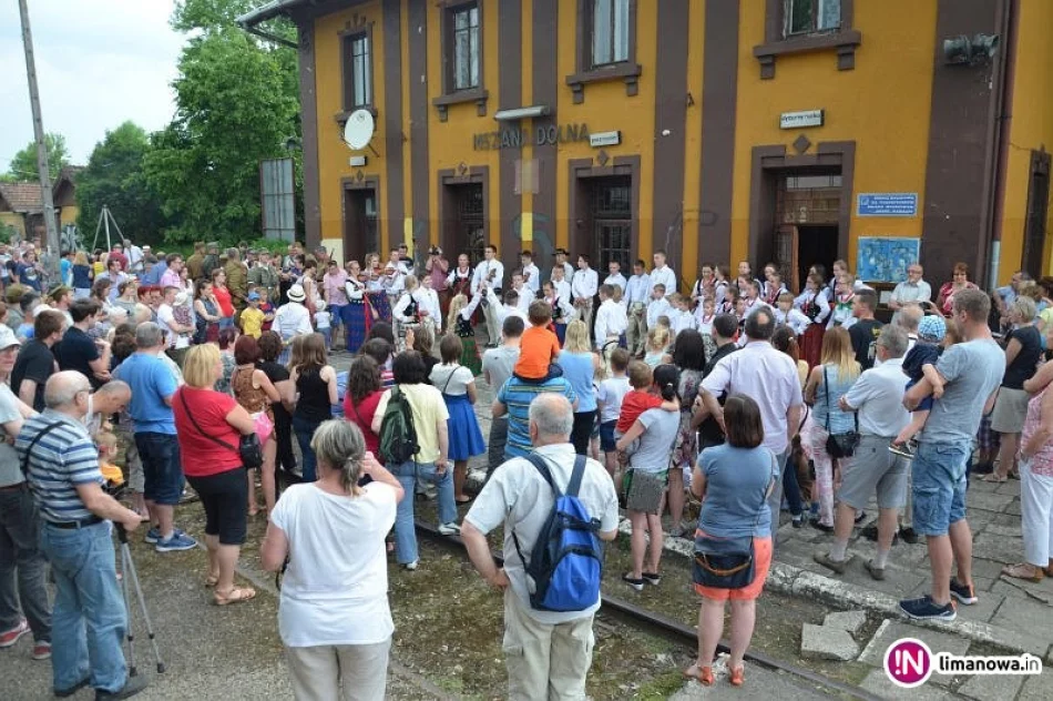 Retro-pasjonaci podziwiali pociąg na stacji - zdjęcie 3