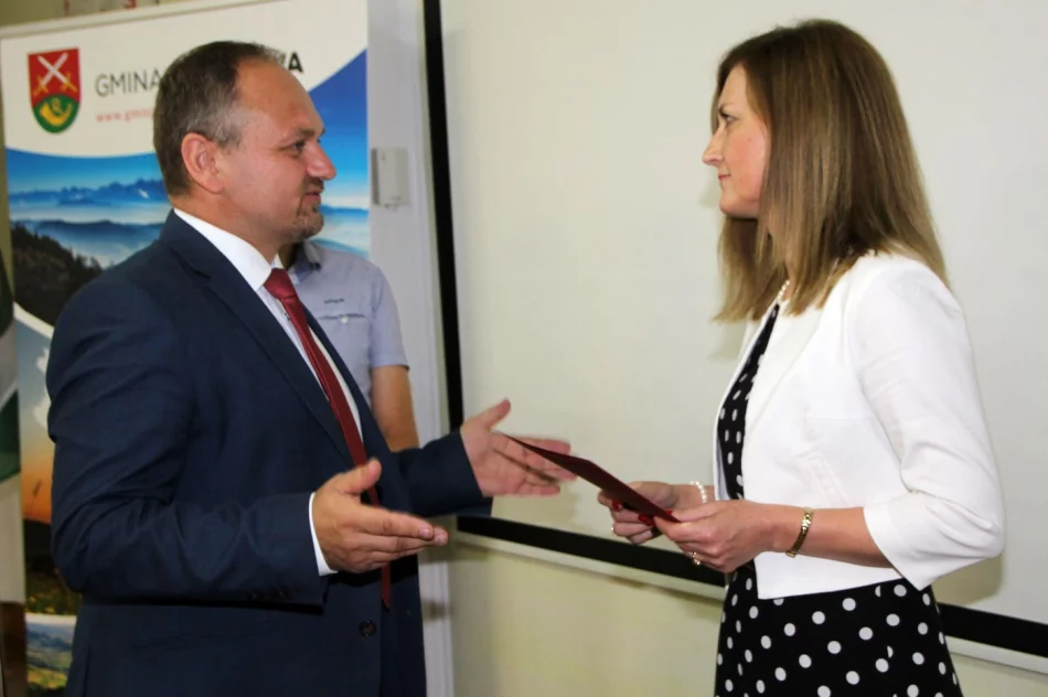 Wręczenie awansów nauczycielom gminnych szkół - zdjęcie 7