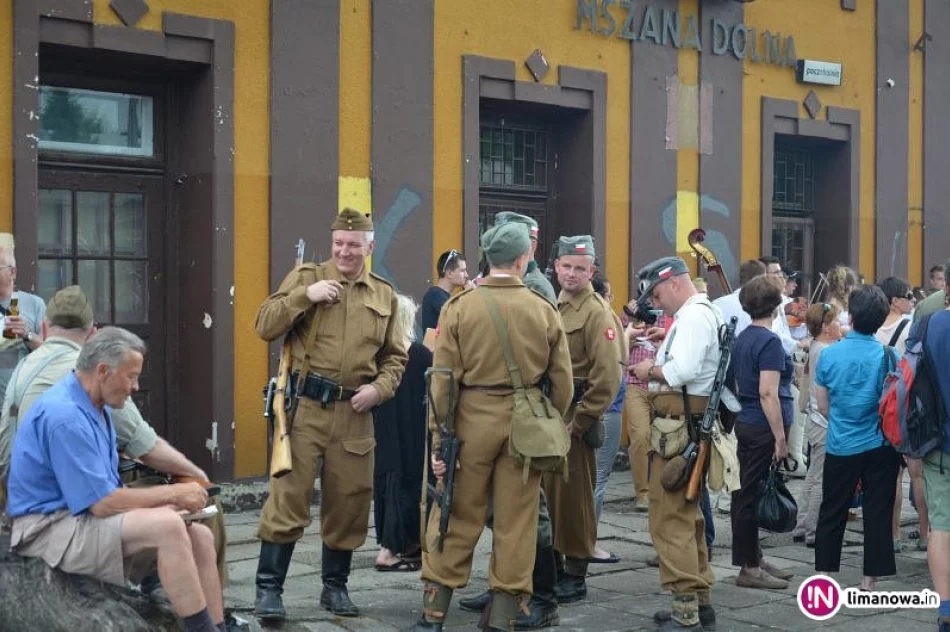 Retro-pasjonaci podziwiali pociąg na stacji - zdjęcie 4
