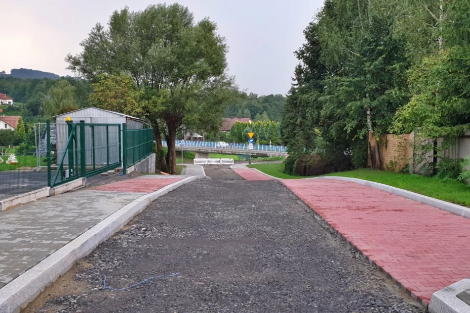 Łącznik między DK 28 a "ścieżką zdrowia" czeka na nawierzchnię - zdjęcie 6