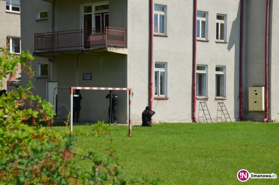 Nieudany zamach, wypadek i odbicie zakładników w szkole - ćwiczenia służb przed ŚDM - zdjęcie 4