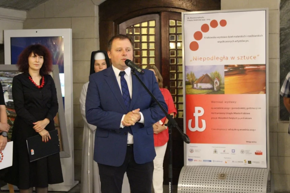 Obrazy księdza i młodej artystki z Glisnego na wystawie w Krakowie - zdjęcie 2