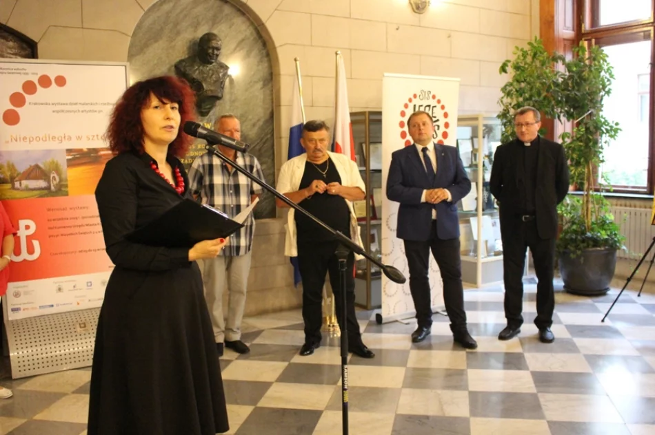 Obrazy księdza i młodej artystki z Glisnego na wystawie w Krakowie - zdjęcie 3