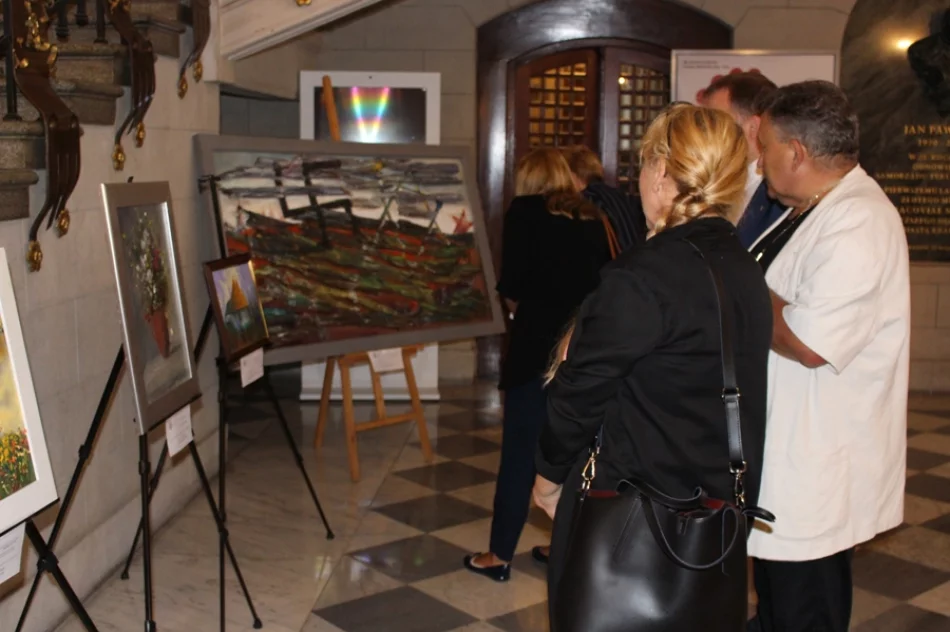 Obrazy księdza i młodej artystki z Glisnego na wystawie w Krakowie - zdjęcie 4