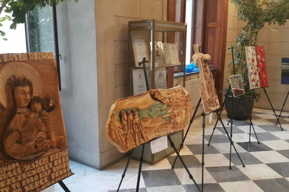 Obrazy księdza i młodej artystki z Glisnego na wystawie w Krakowie - zdjęcie 7