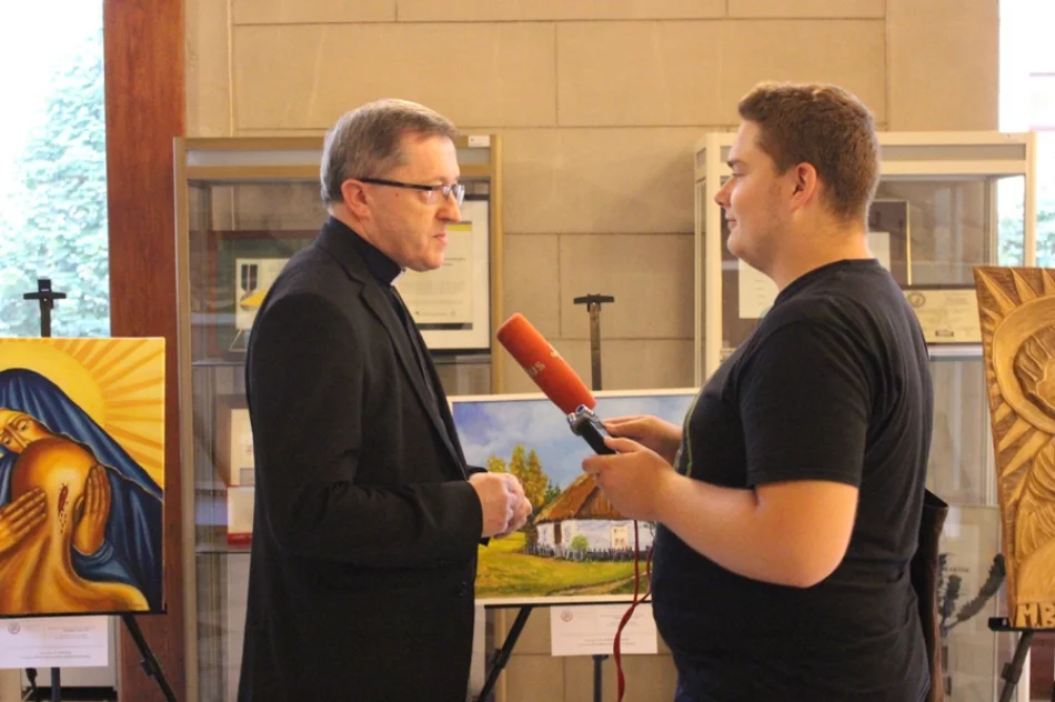 Obrazy księdza i młodej artystki z Glisnego na wystawie w Krakowie - zdjęcie 10