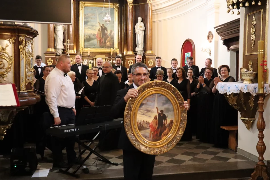 Abp Stanisław Budzik honorowym członkiem limanowskiego chóru - zdjęcie 2
