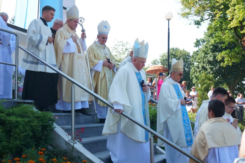 Abp Stanisław Budzik honorowym członkiem limanowskiego chóru - zdjęcie 11
