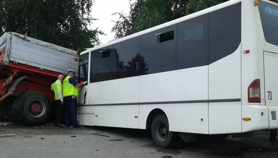 Autobus uczestniczący w tragicznym wypadku należy do limanowskiej firmy. Kierowca to mieszkaniec powiatu, przebywa w szpitalu - zdjęcie 1