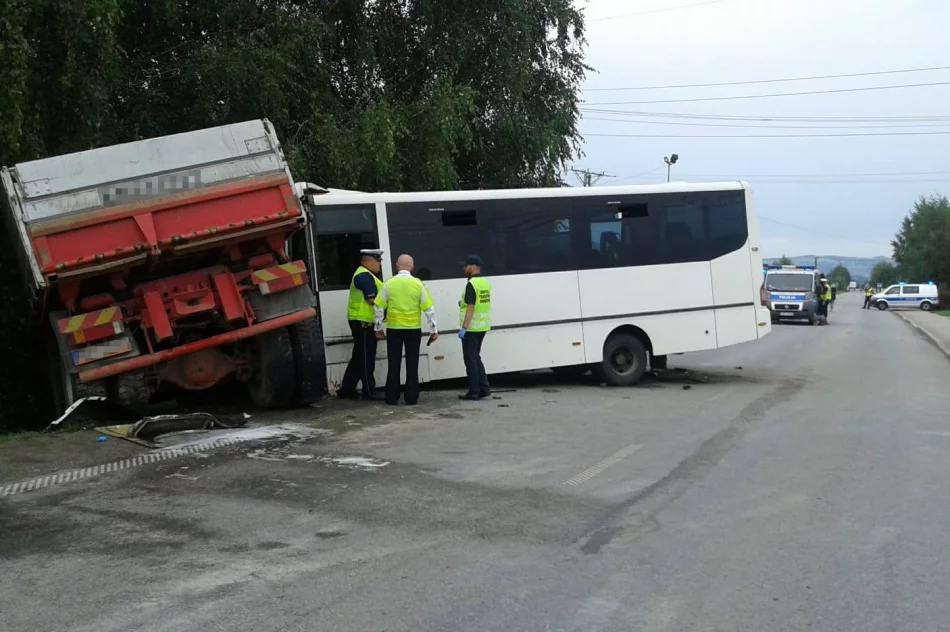 Autobus uczestniczący w tragicznym wypadku należy do limanowskiej firmy. Kierowca to mieszkaniec powiatu, przebywa w szpitalu - zdjęcie 2