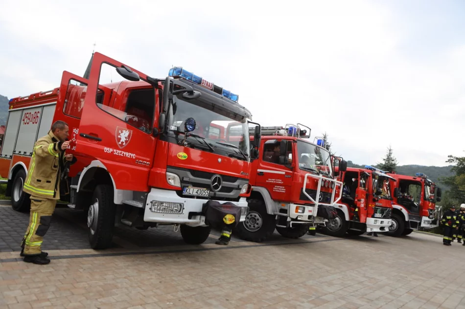 Wypadek przy pracach ziemnych, zderzenie autobusu z 4 samochodami, poszukiwania paralotniarza - ćwiczenia służb na dużą skalę - zdjęcie 4