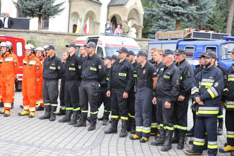 Wypadek przy pracach ziemnych, zderzenie autobusu z 4 samochodami, poszukiwania paralotniarza - ćwiczenia służb na dużą skalę - zdjęcie 5