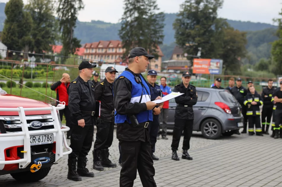 Wypadek przy pracach ziemnych, zderzenie autobusu z 4 samochodami, poszukiwania paralotniarza - ćwiczenia służb na dużą skalę - zdjęcie 7