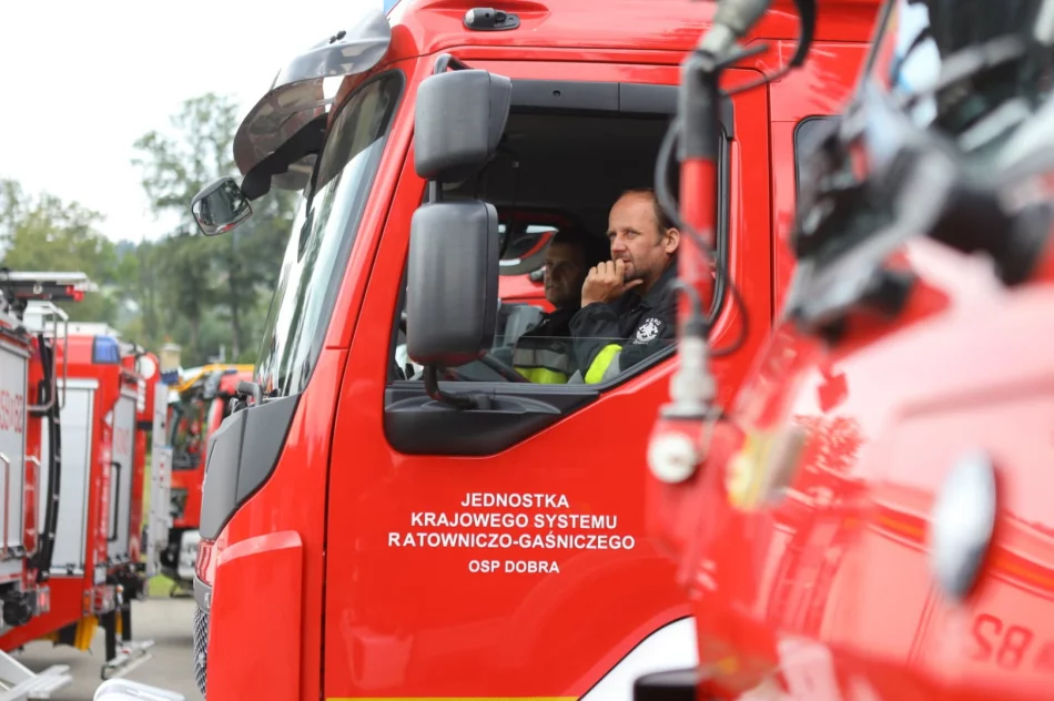 Wypadek przy pracach ziemnych, zderzenie autobusu z 4 samochodami, poszukiwania paralotniarza - ćwiczenia służb na dużą skalę - zdjęcie 8
