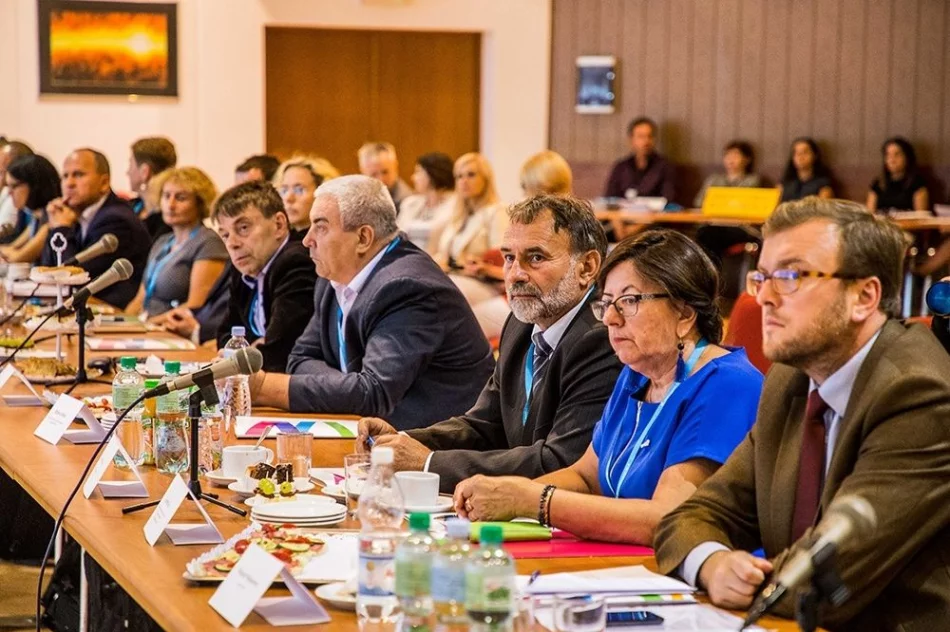 O przyszłości oświaty. Małopolski Okrągły Stół Edukacyjny - zdjęcie 5