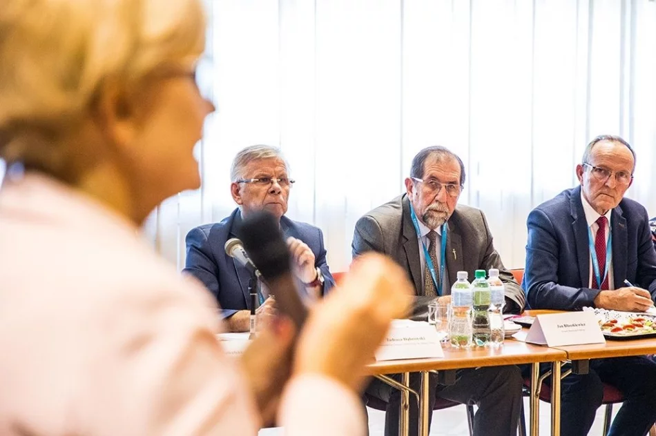 O przyszłości oświaty. Małopolski Okrągły Stół Edukacyjny - zdjęcie 6