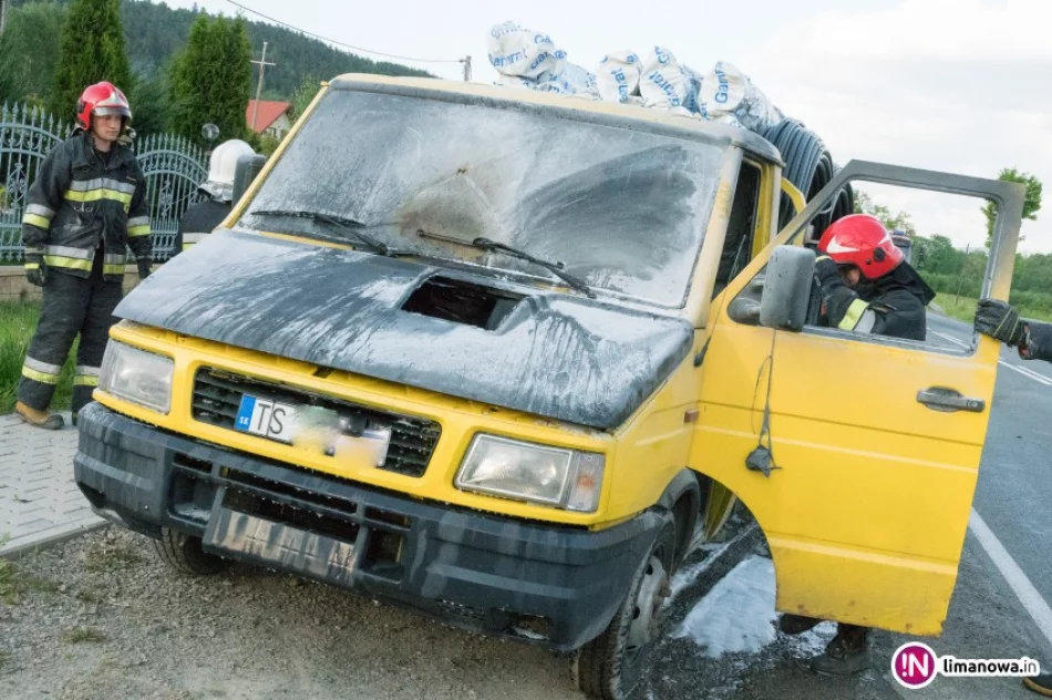 Samochód dostawczy stanął w płomieniach - zdjęcie 3