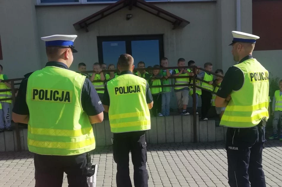 Dzieci tworzyły z policjantami patrole i uczestniczyły w kontroli kierujących - zdjęcie 2