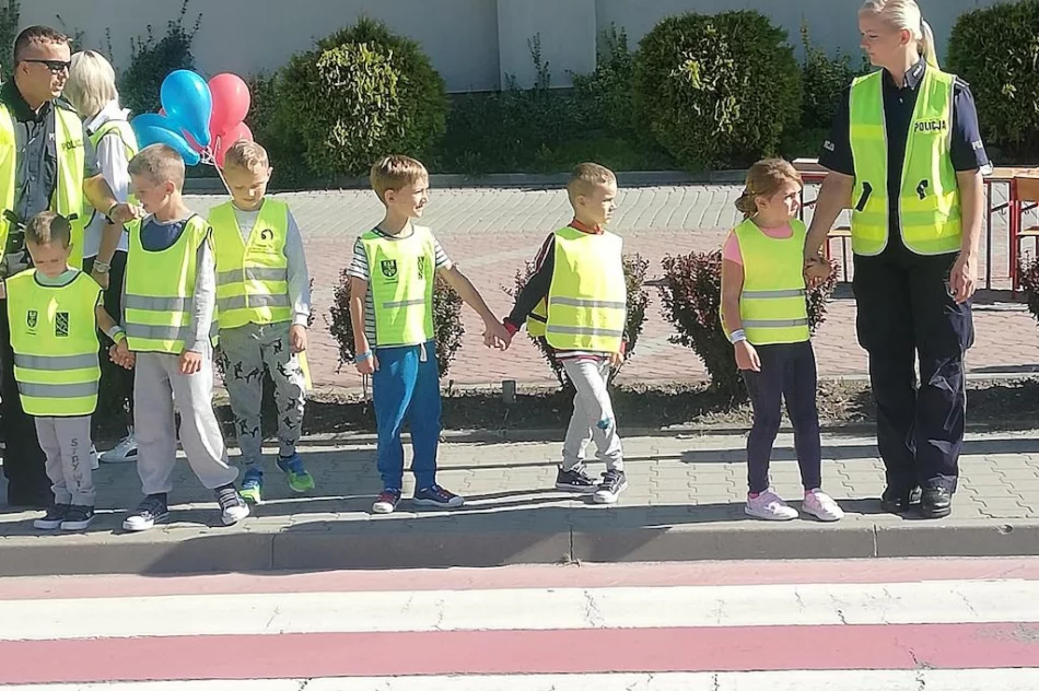 Dzieci tworzyły z policjantami patrole i uczestniczyły w kontroli kierujących - zdjęcie 3