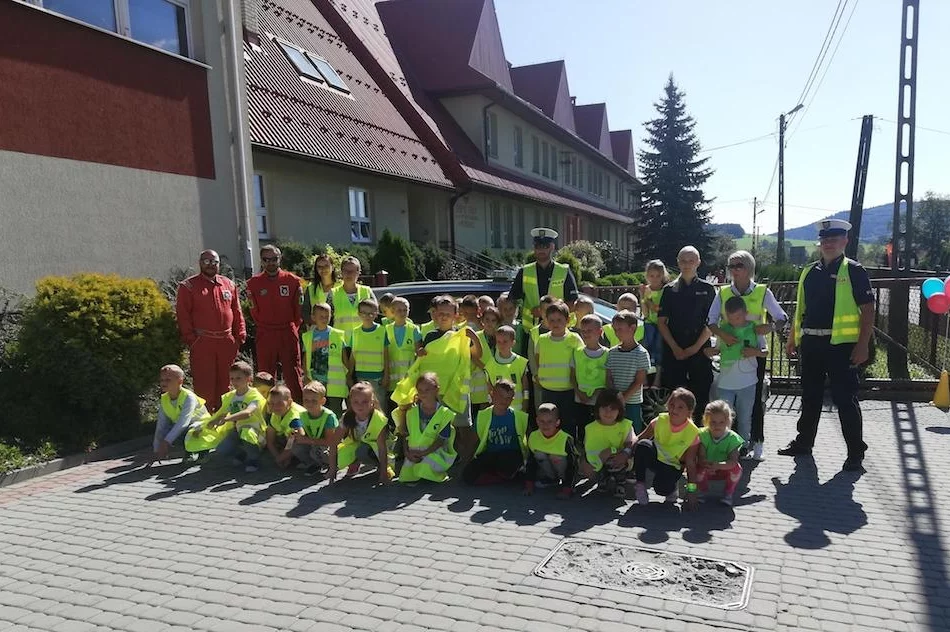 Dzieci tworzyły z policjantami patrole i uczestniczyły w kontroli kierujących - zdjęcie 7