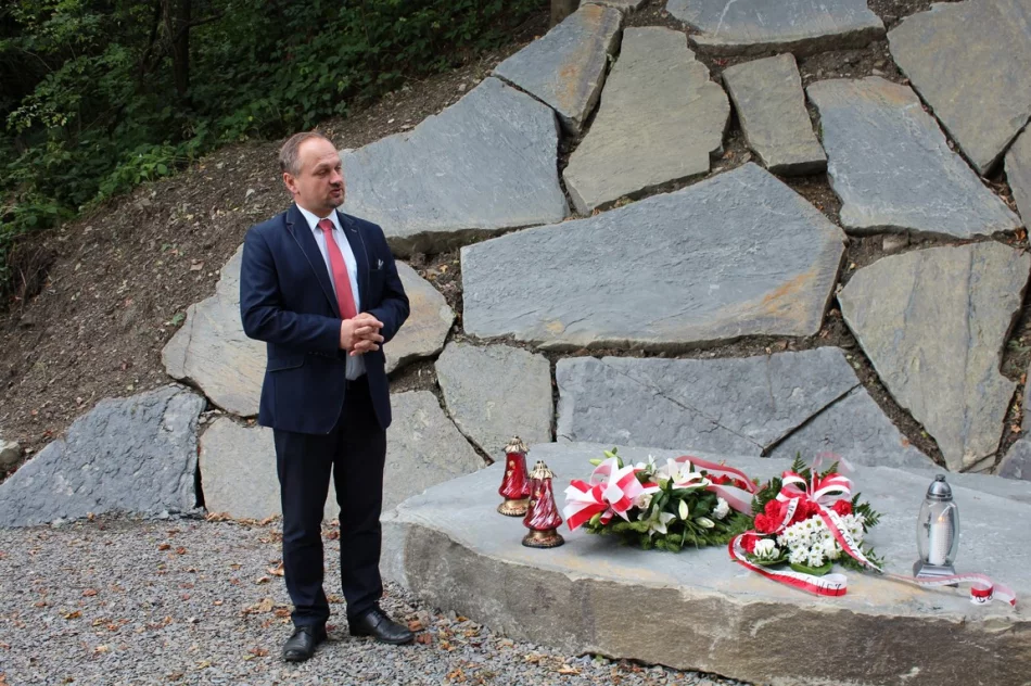 Upamiętniono tragiczne wydarzenia jakie miały miejsce 80 lat temu - zdjęcie 3