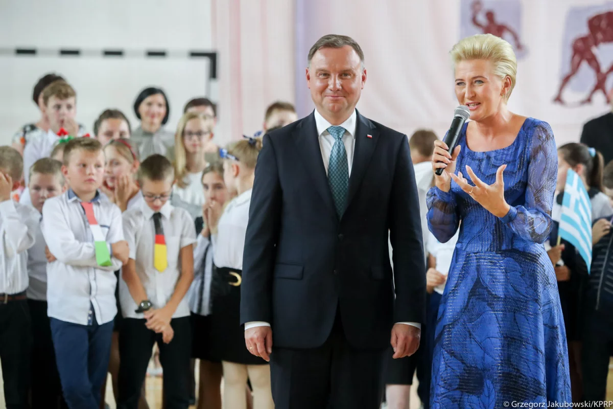 Para prezydencka odwiedziła szkołę i sanktuarium na Limanowszczyźnie