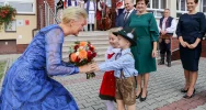 Para prezydencka odwiedziła szkołę i sanktuarium na Limanowszczyźnie - zdjęcie 2