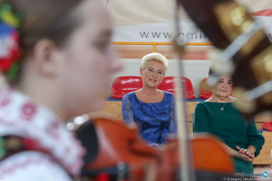 Para prezydencka odwiedziła szkołę i sanktuarium na Limanowszczyźnie - zdjęcie 10