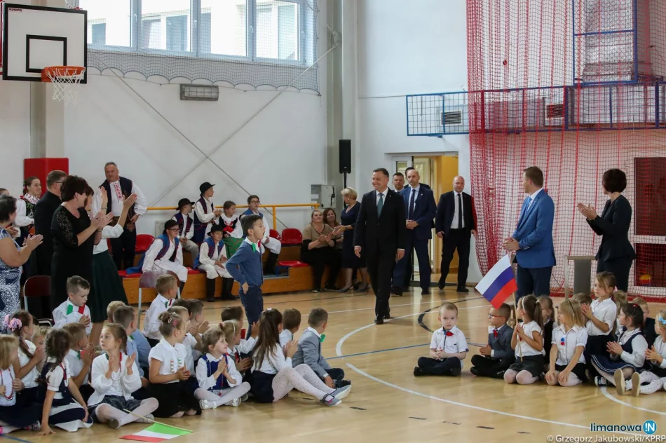 Para prezydencka odwiedziła szkołę i sanktuarium na Limanowszczyźnie - zdjęcie 11