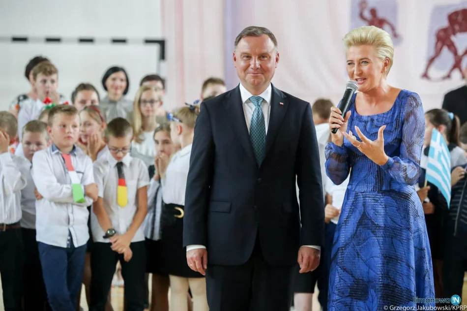 Para prezydencka odwiedziła szkołę i sanktuarium na Limanowszczyźnie - zdjęcie 12