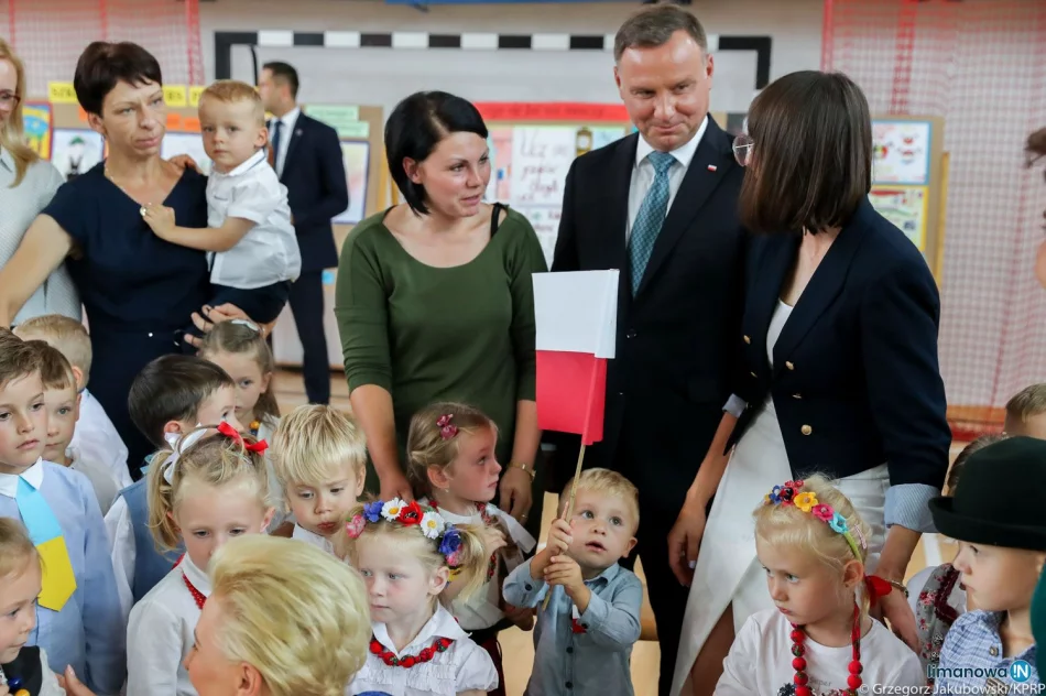Para prezydencka odwiedziła szkołę i sanktuarium na Limanowszczyźnie - zdjęcie 14