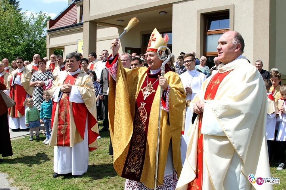 Biskup Jeż wmurował kamień węgielny pod kościół św. Jana Pawła II - zdjęcie 4