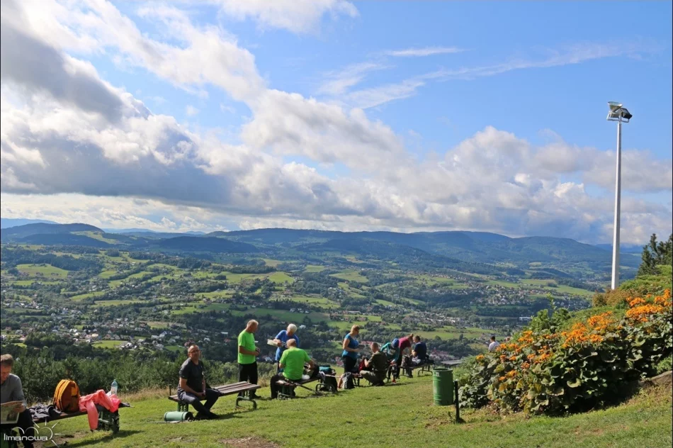 Spotkaniem pod Krzyżem Milenijnym zakończono tegoroczny cykl wędrówek - zdjęcie 4