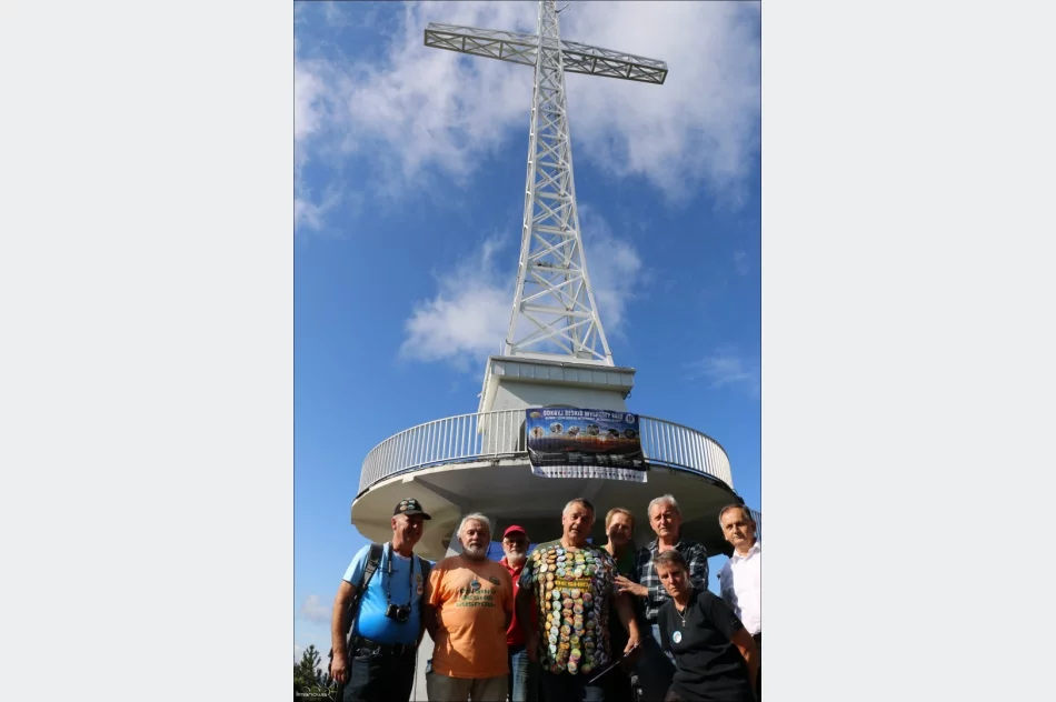 Spotkaniem pod Krzyżem Milenijnym zakończono tegoroczny cykl wędrówek - zdjęcie 18