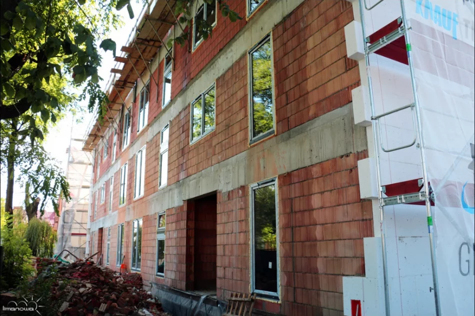 Budowa bloku osiągnęła etap stanu surowego - zamkniętego - zdjęcie 15