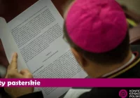 Biskupi na Tydzień Wychowania o odpowiedzialności przed Bogiem za rozwój wiary dzieci i młodzieży - zdjęcie główne