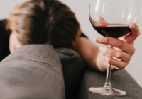 Małżeństwo spożywało alkohol, awanturowało się i... opiekowało 3-letnim chłopcem - zdjęcie główne