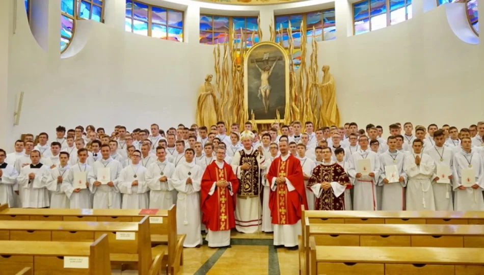 Błogosławieństwo nowych ceremoniarzy Liturgicznej Służby Ołtarza - zdjęcie 1