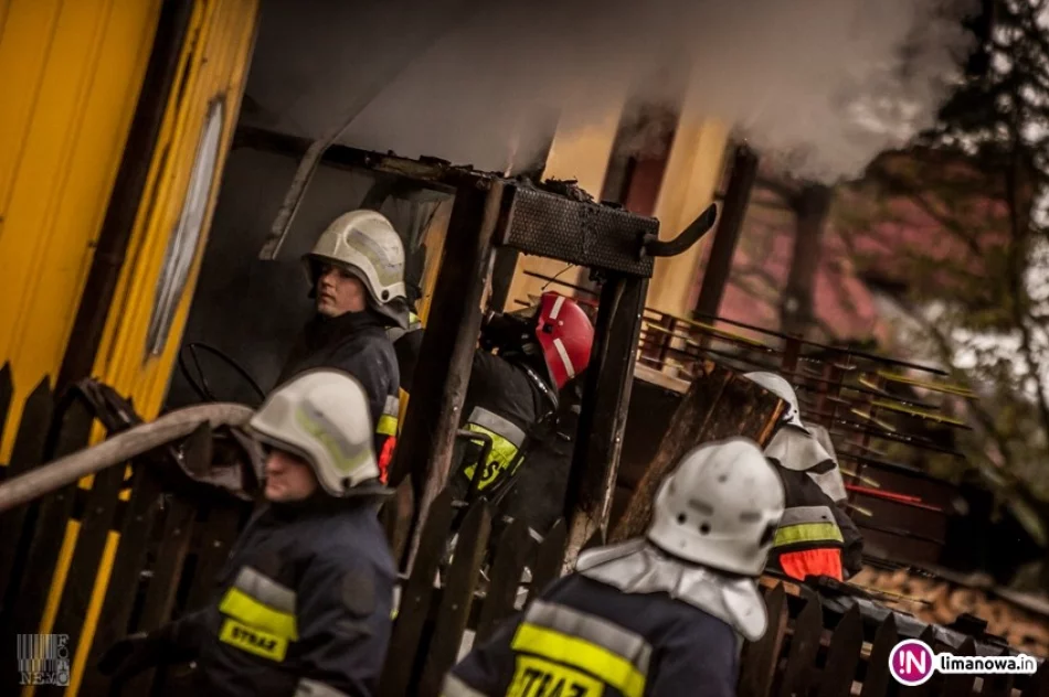 Pożar w zakładzie stolarskim. 350 tys. zł strat (wideo) - zdjęcie 3