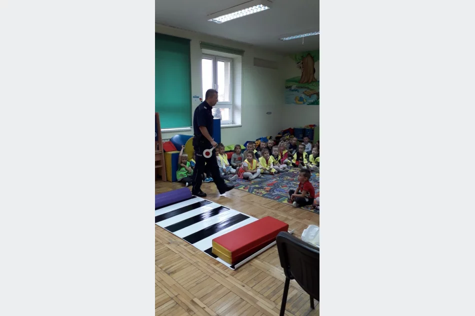 Bezpieczeństwo na drodze – akcja informacyjno-edukacyjna w Szkole Podstawowej w Mordarce  - zdjęcie 9
