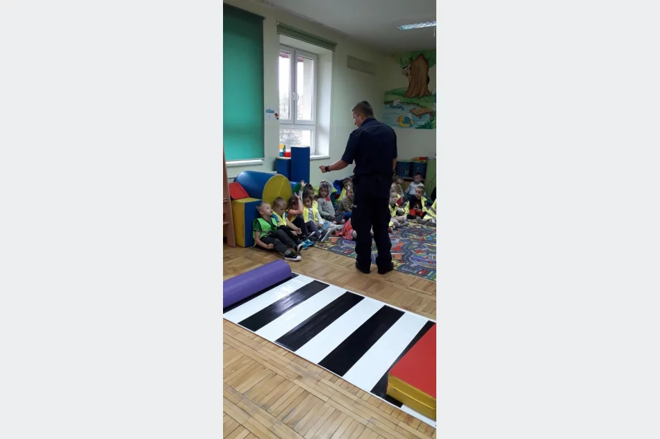 Bezpieczeństwo na drodze – akcja informacyjno-edukacyjna w Szkole Podstawowej w Mordarce  - zdjęcie 11
