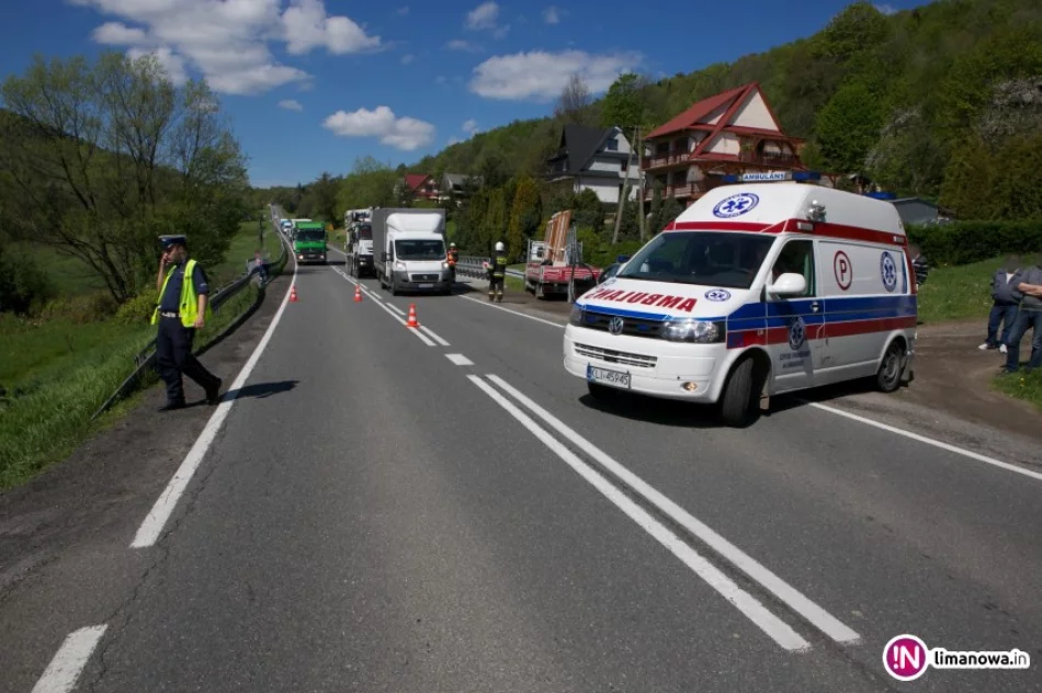 Zderzenie dwóch aut na 'krajówce', jedna osoba w szpitalu (wideo) - zdjęcie 3