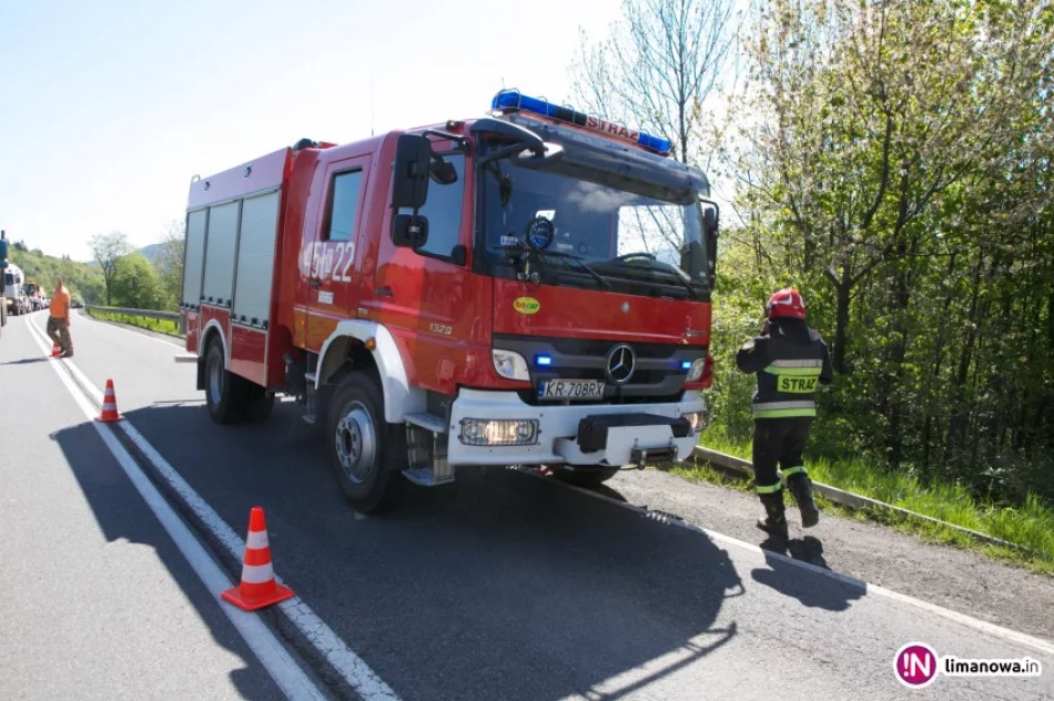 Zderzenie dwóch aut na 'krajówce', jedna osoba w szpitalu (wideo) - zdjęcie 4
