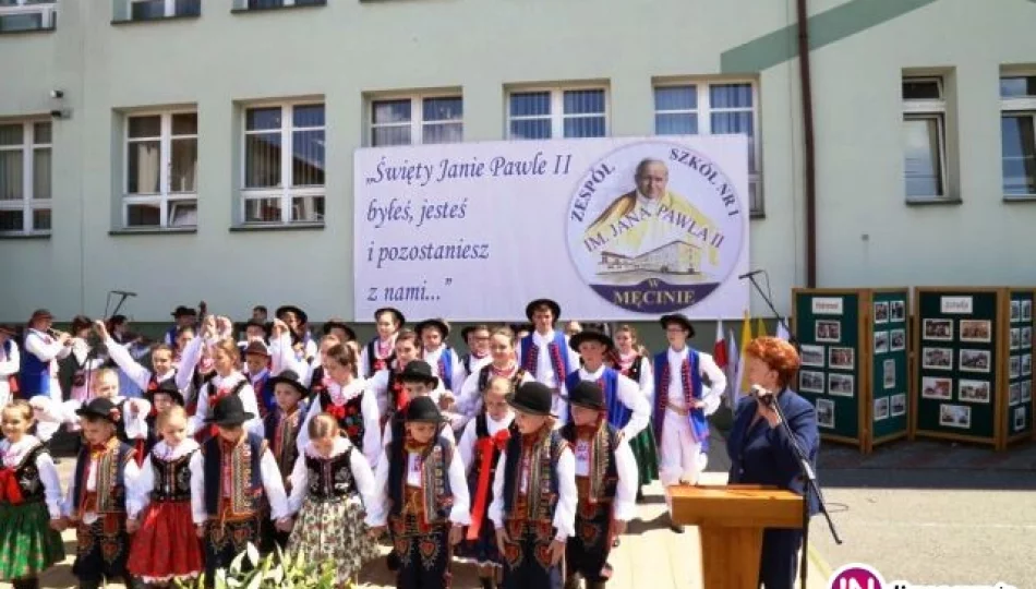 10-lecie nadania szkole imienia Papieża-Polaka - zdjęcie 1