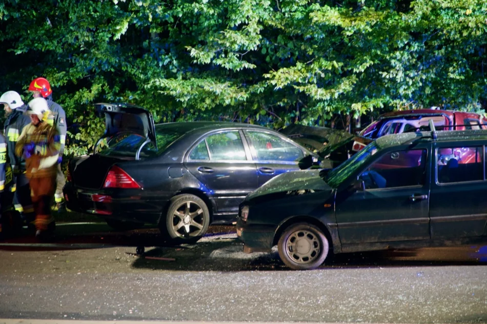 Zderzenie samochodów - siedem osób poszkodowanych - zdjęcie 15