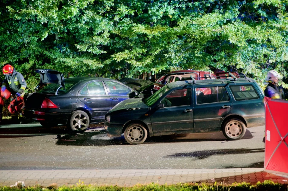 Zderzenie samochodów - siedem osób poszkodowanych - zdjęcie 16