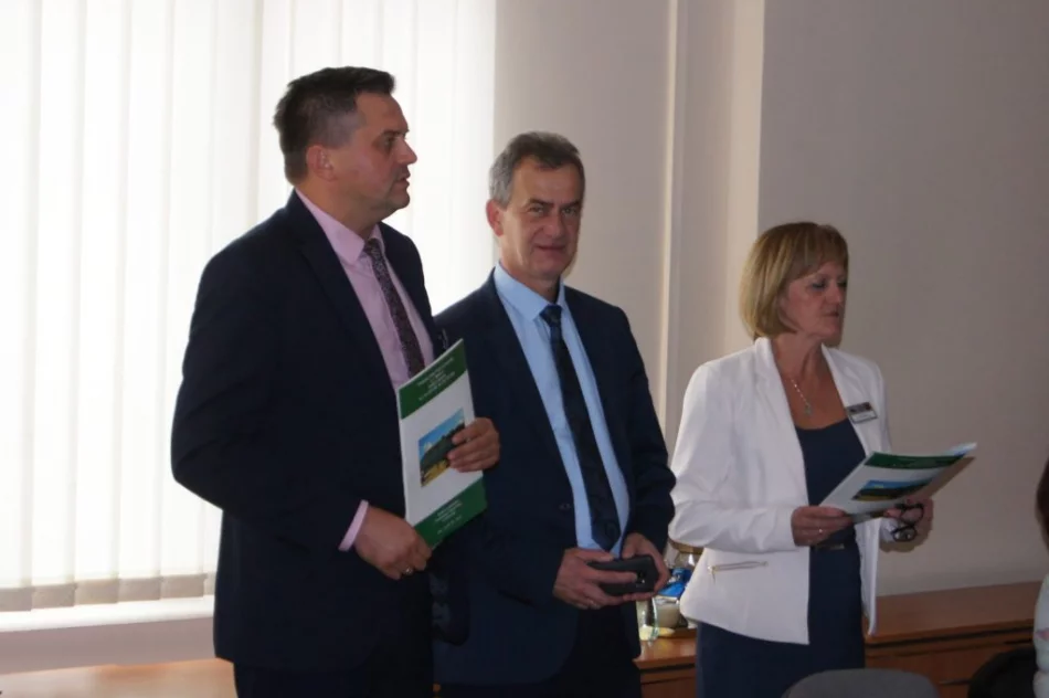 Spotkanie z przedstawicielami ośrodków pomocy społecznej na Limanowszczyźnie - zdjęcie 2