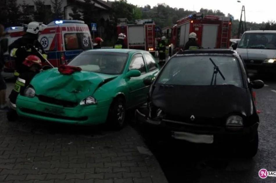 Nowy Sącz: dwa samochody zderzy ły się na ul. Lwowskiej - zdjęcie 2